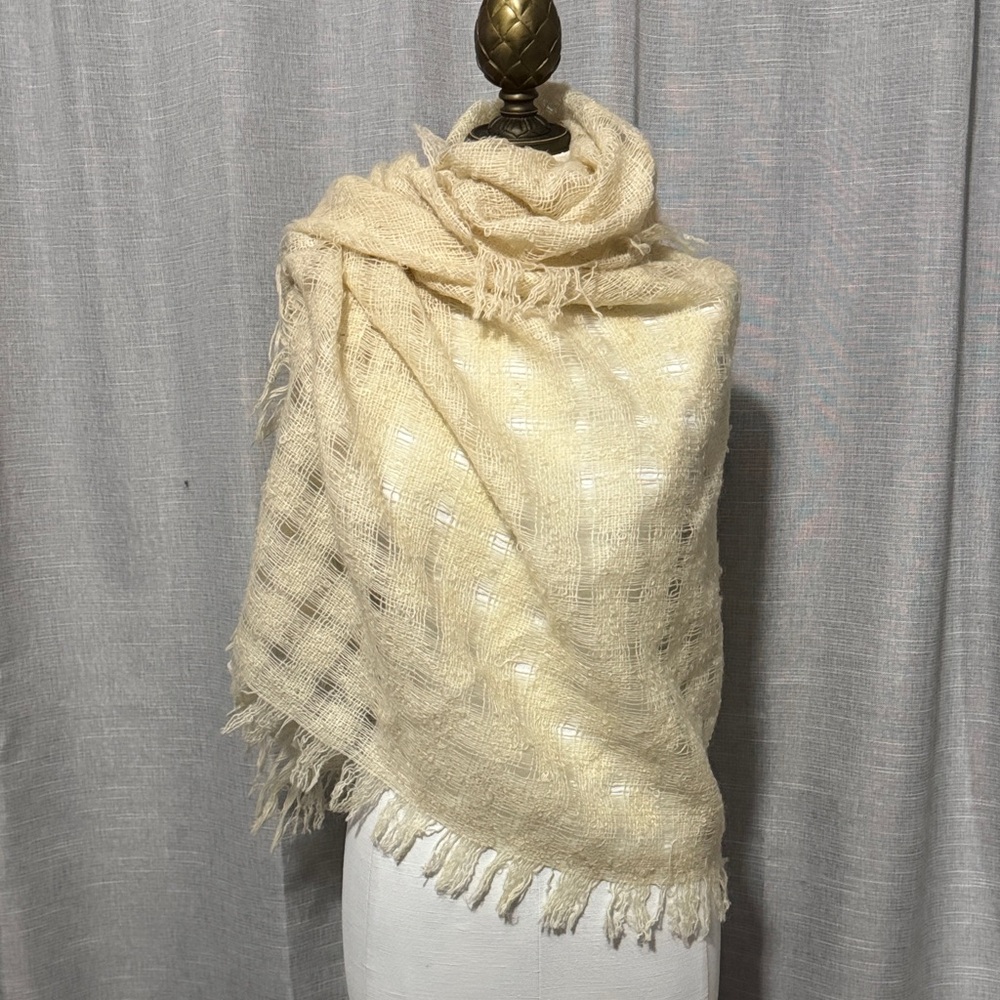 Gorgeous 100% Wool Vintage Scarf-Cream-Open Knit-Made in Scotland